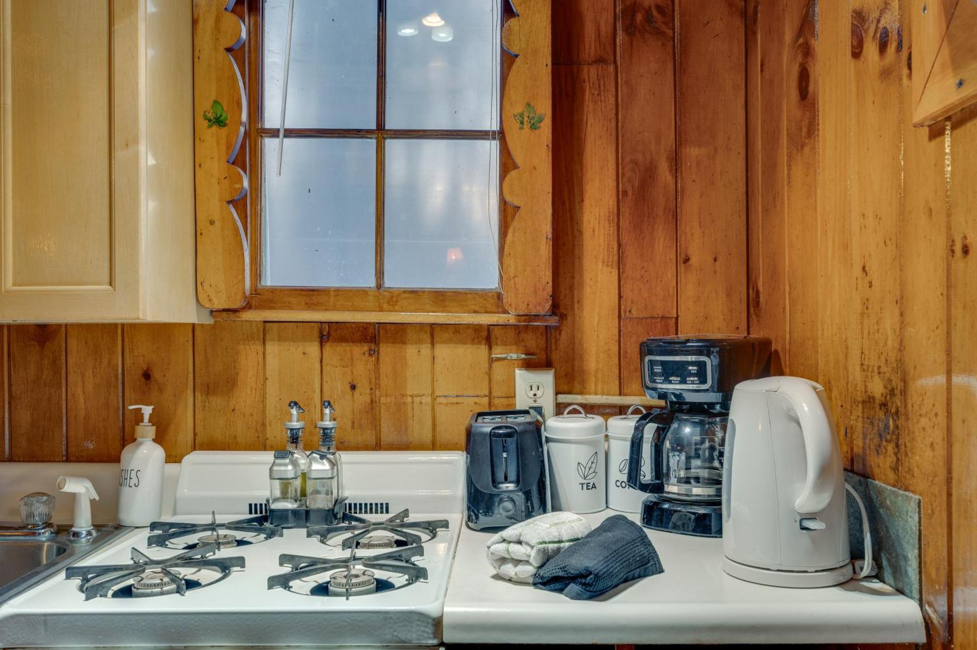 Cozy Laconia Studio With Pool Access - 2 Mi To Lake! Διαμέρισμα Εξωτερικό φωτογραφία