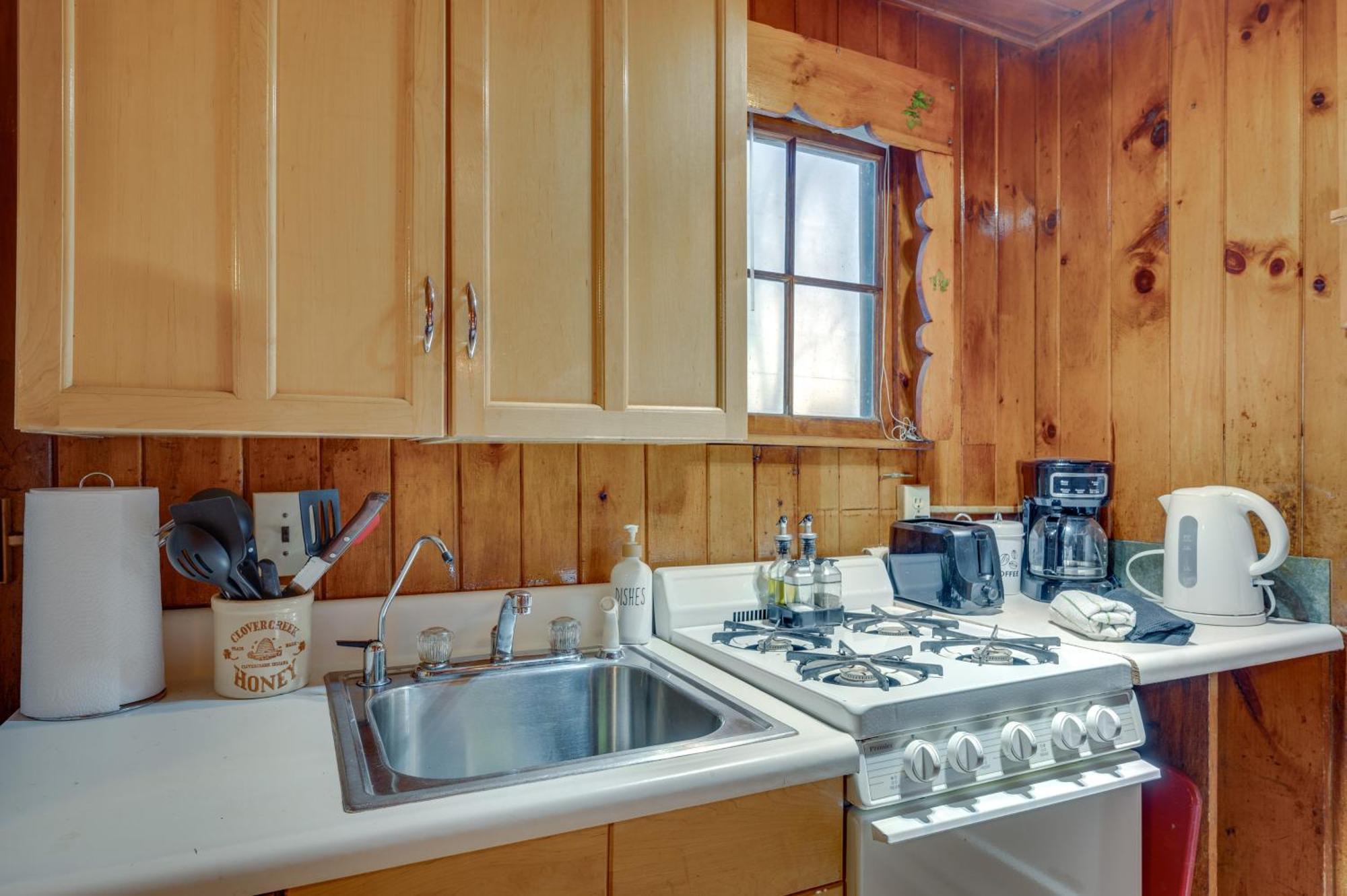Cozy Laconia Studio With Pool Access - 2 Mi To Lake! Διαμέρισμα Εξωτερικό φωτογραφία