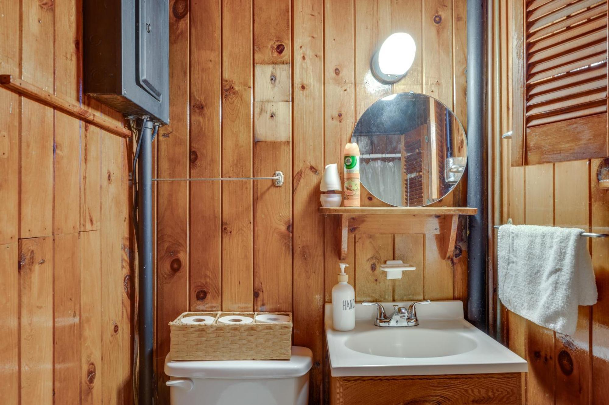 Cozy Laconia Studio With Pool Access - 2 Mi To Lake! Διαμέρισμα Εξωτερικό φωτογραφία